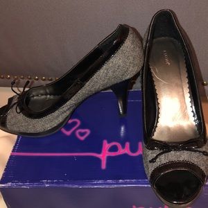 Black/gray pumps